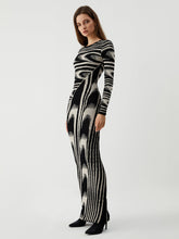 Langärmliges Pulloverkleid mit Zebramuster